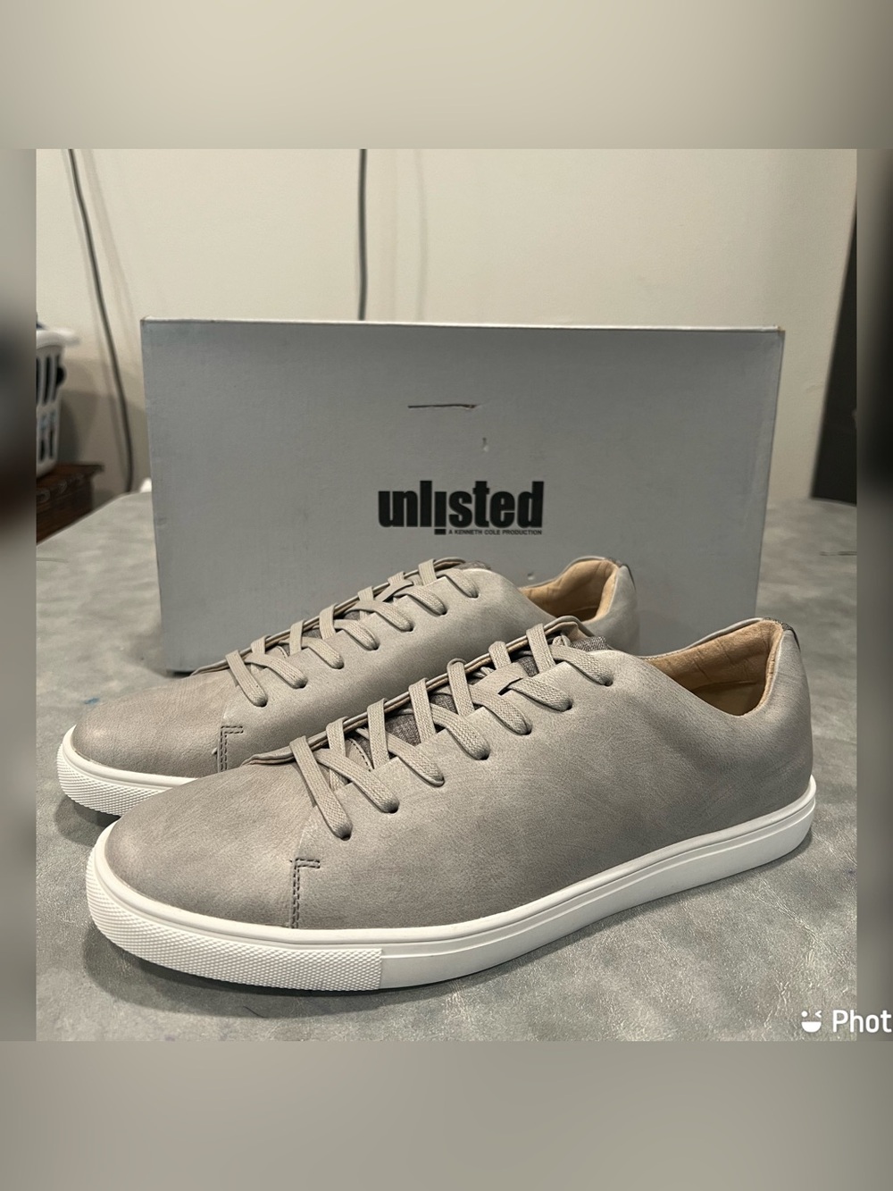SIZE 10 UNLISTED STAND STYLE SNEAKERS BY KENNETH COLE